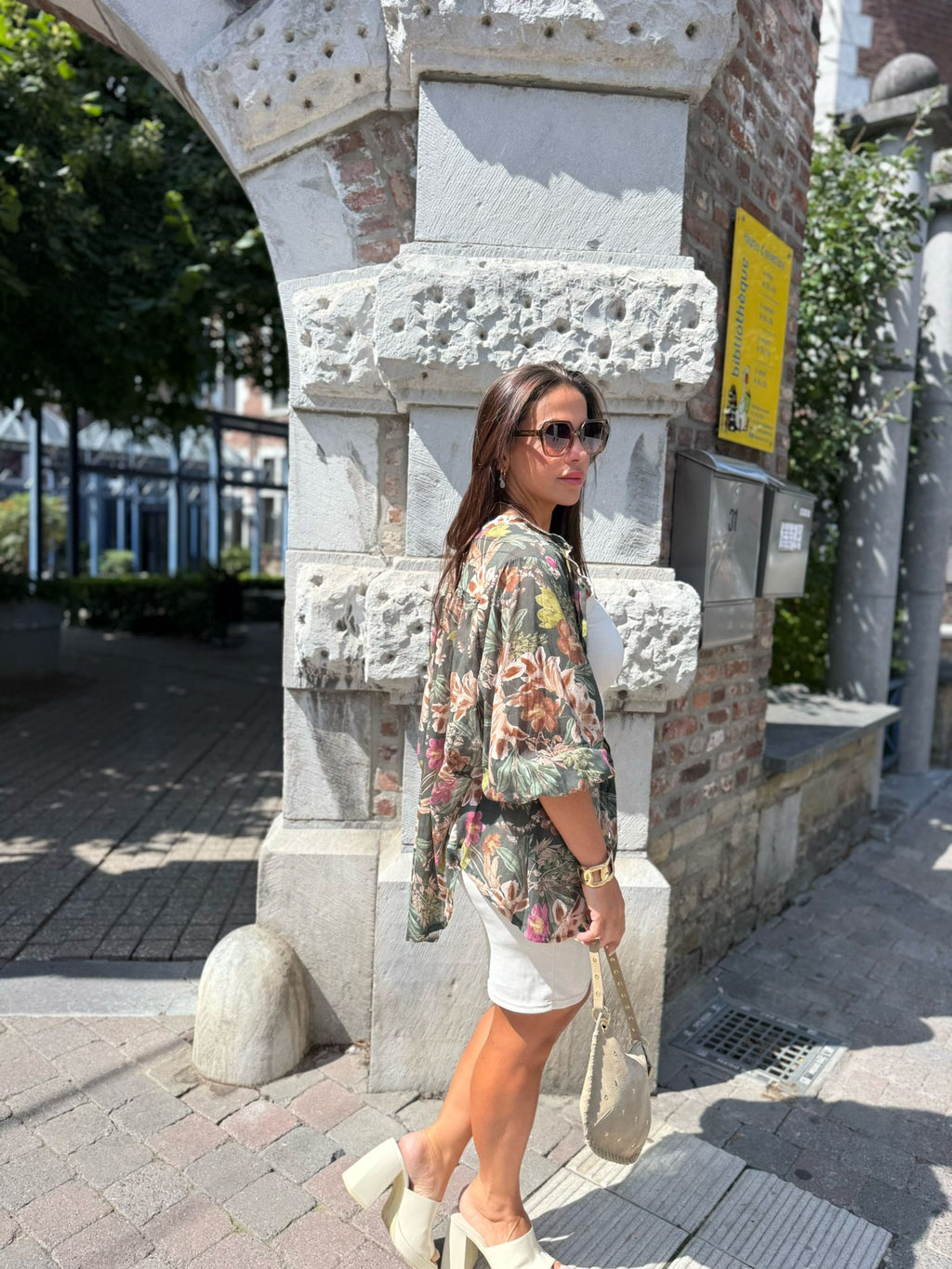 Chemise à Fleurs Fluide et Élégante