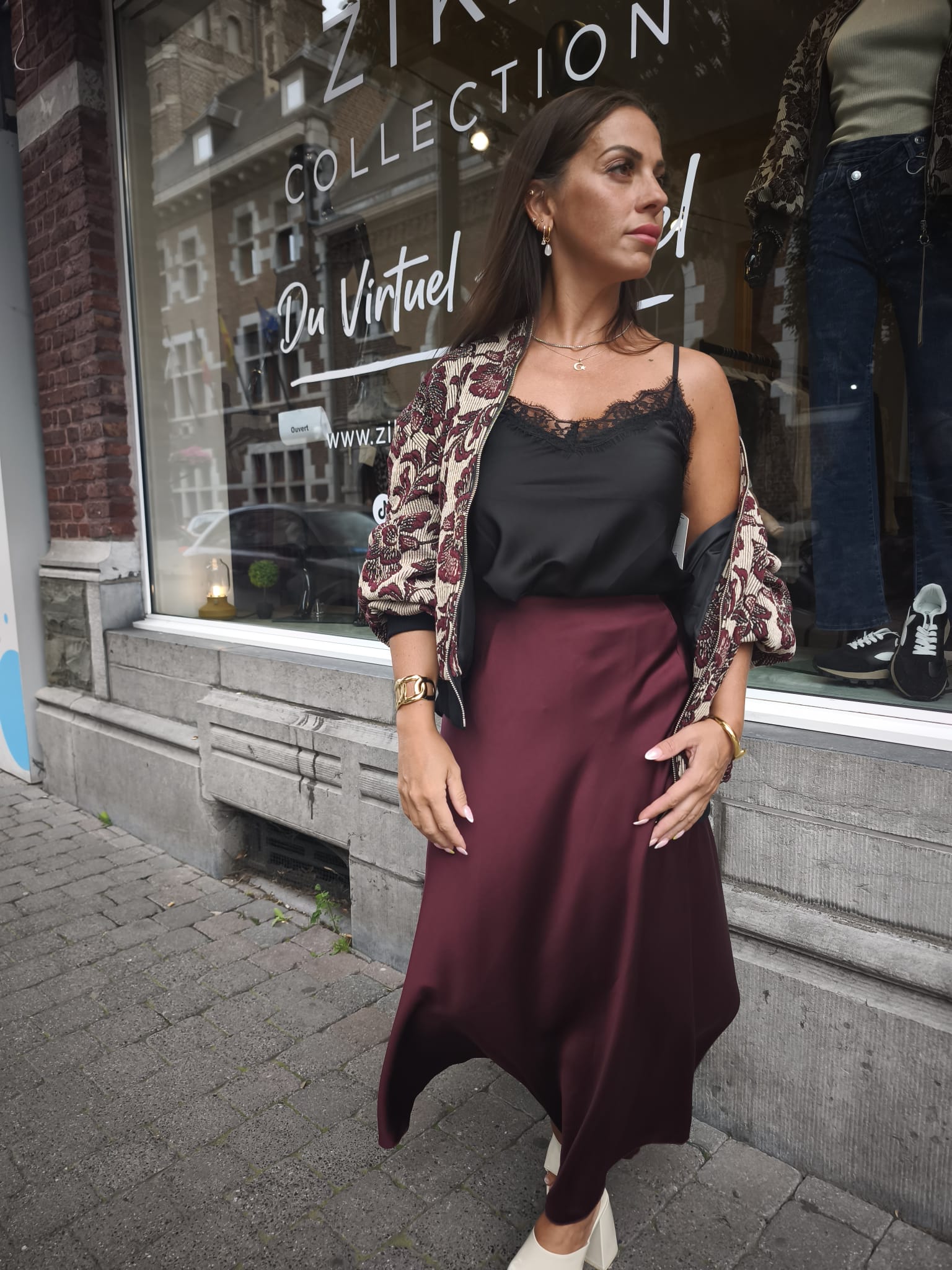 Pack Élégant : Ensemble Satin, Jupe et Blouson
