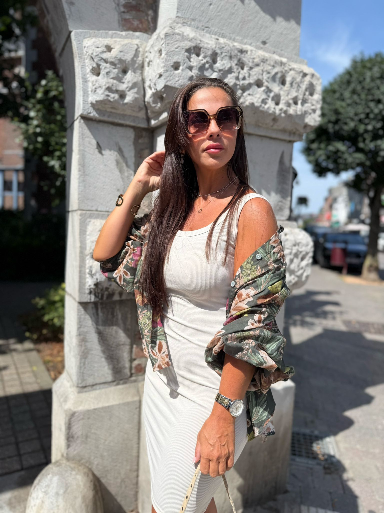 Chemise à Fleurs Fluide et Élégante