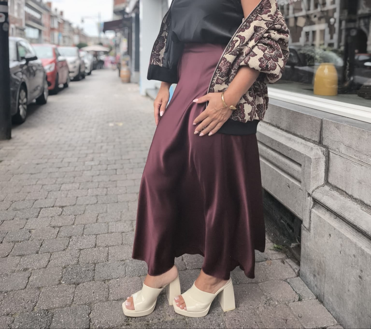 Pack Élégant : Ensemble Satin, Jupe et Blouson