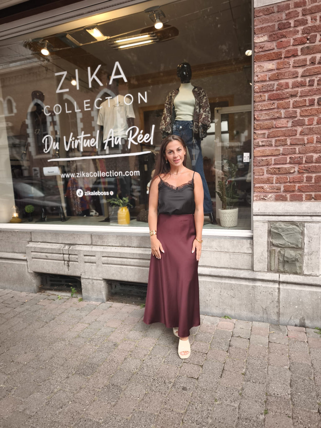 Haut en Satin Noir avec Dentelle