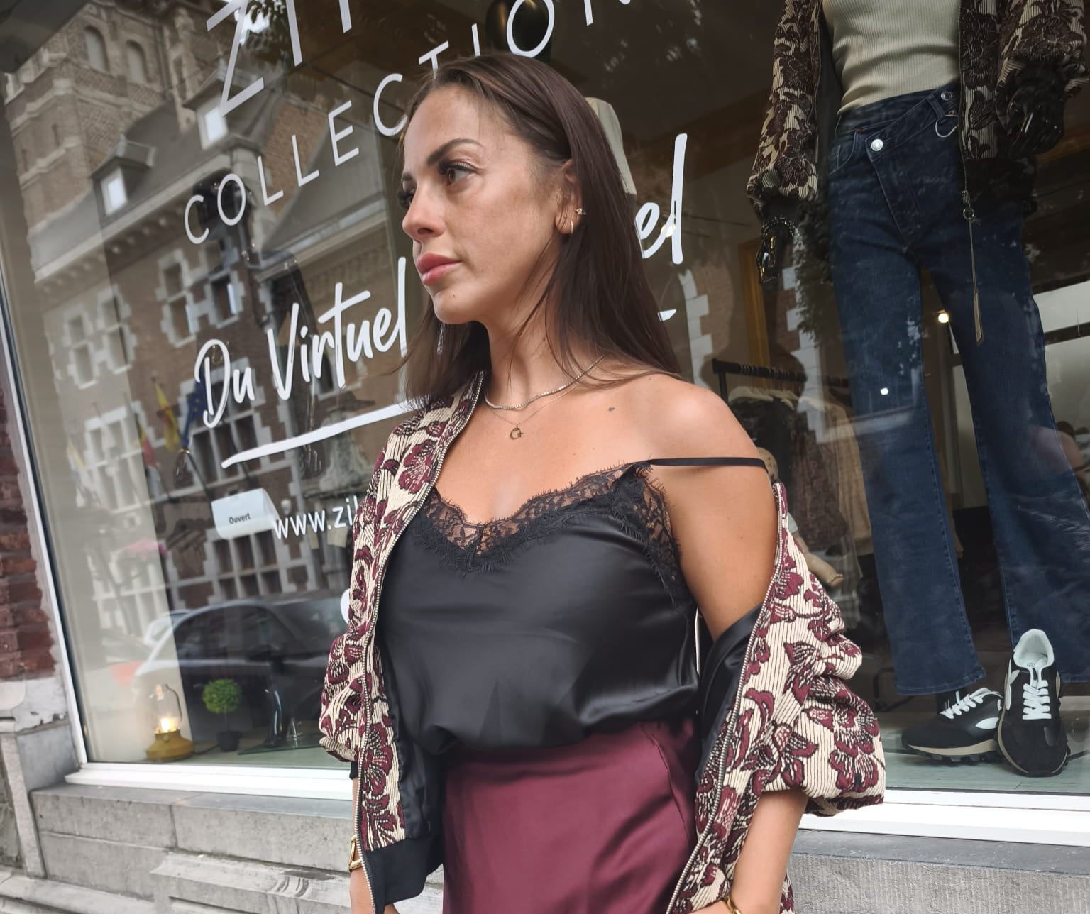 Haut en Satin Noir avec Dentelle