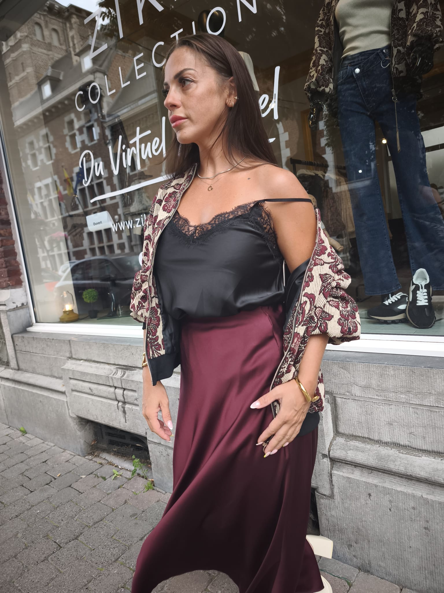 Pack Élégant : Ensemble Satin, Jupe et Blouson