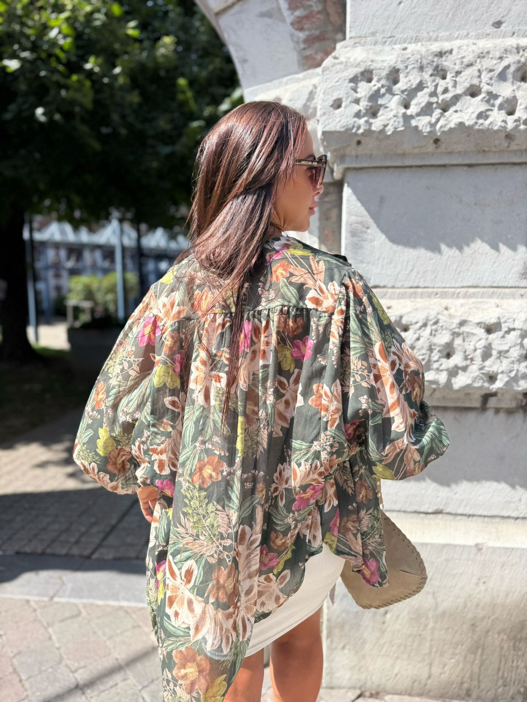 Chemise à Fleurs Fluide et Élégante