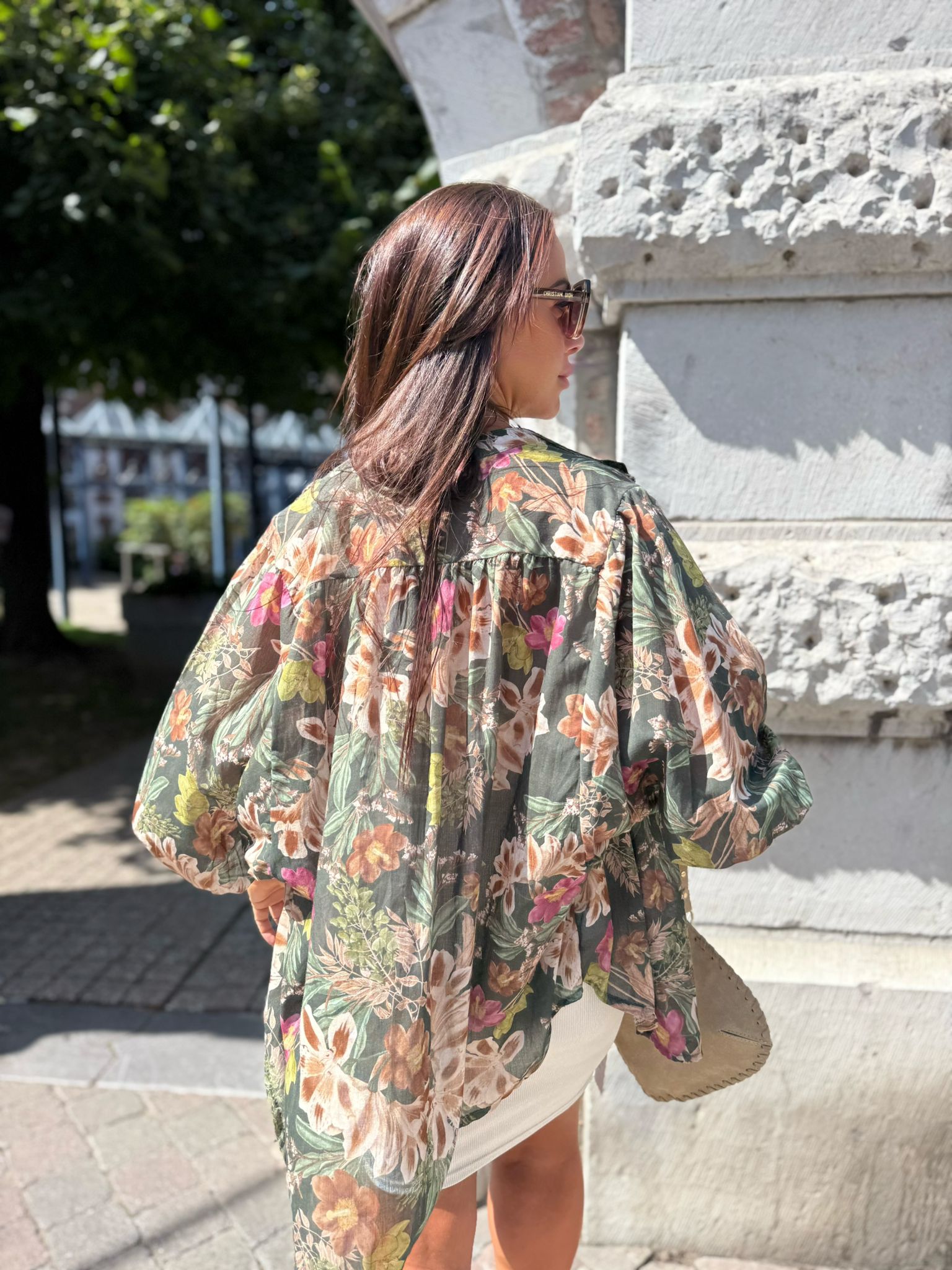 Chemise à Fleurs Fluide et Élégante